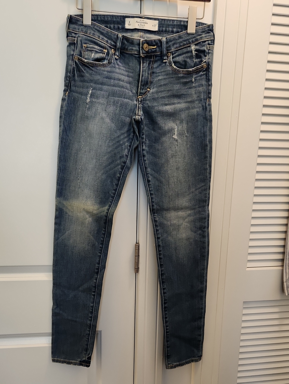 NWOT Abercrombie & Fitch Women's Faded Blue Skinny Jeans